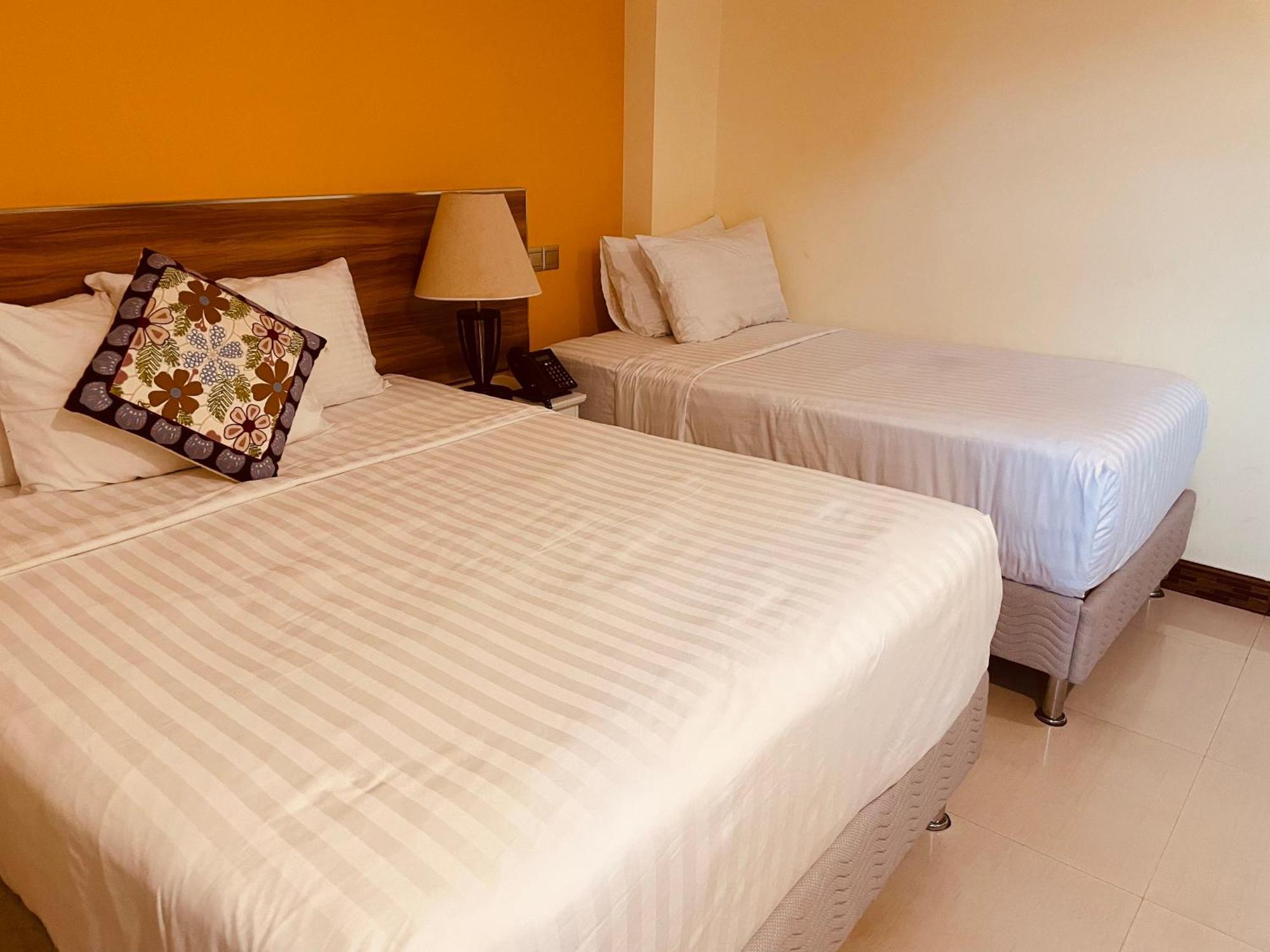 The Grand View Hotel Male Exterior foto